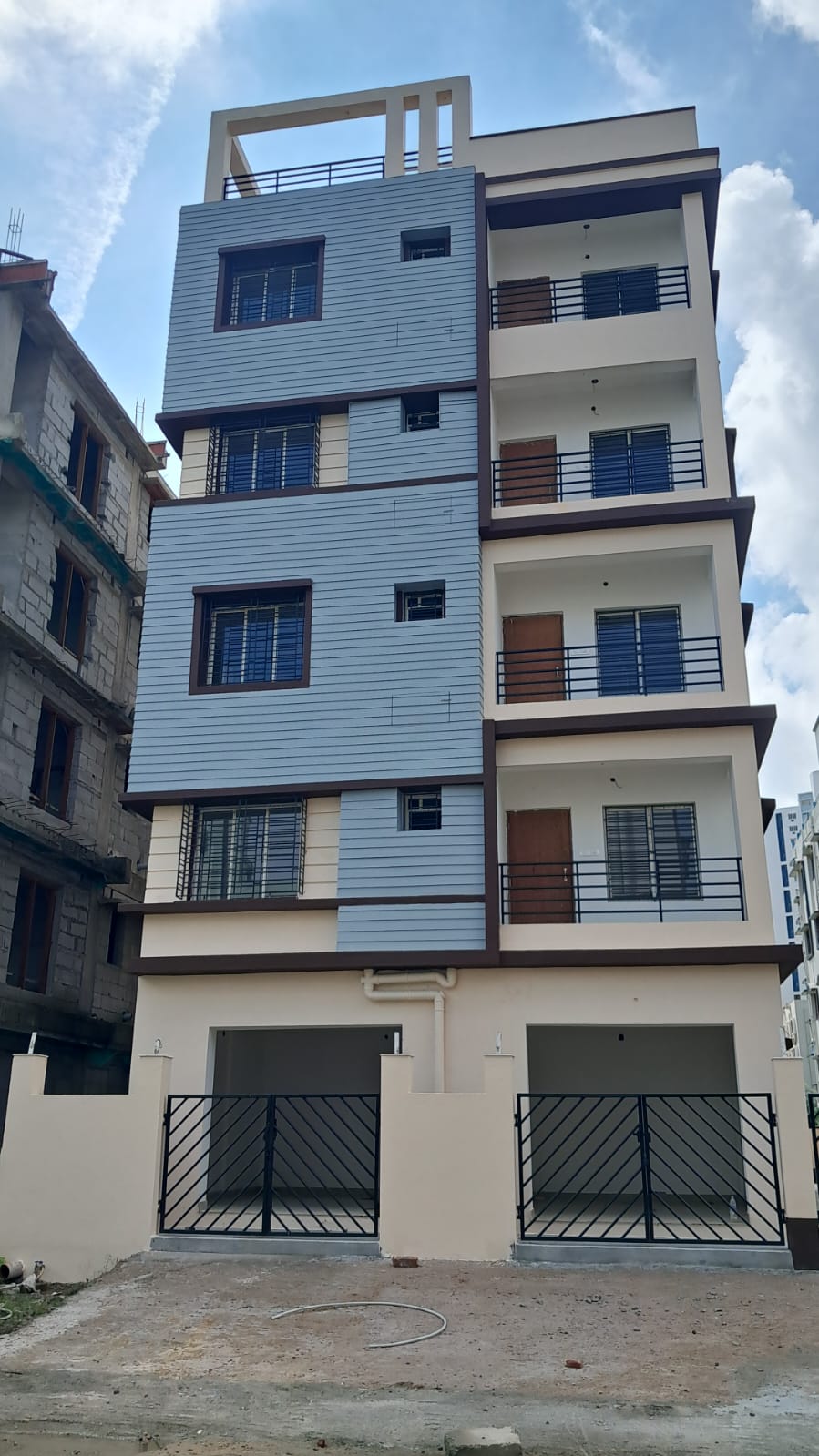 Cozy 5 BHK Flat in Koramangala